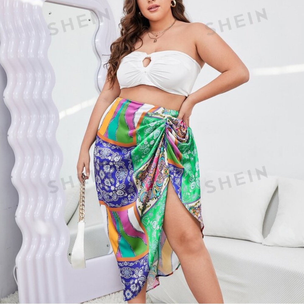 Plus Size Paisley Ruched Skirt